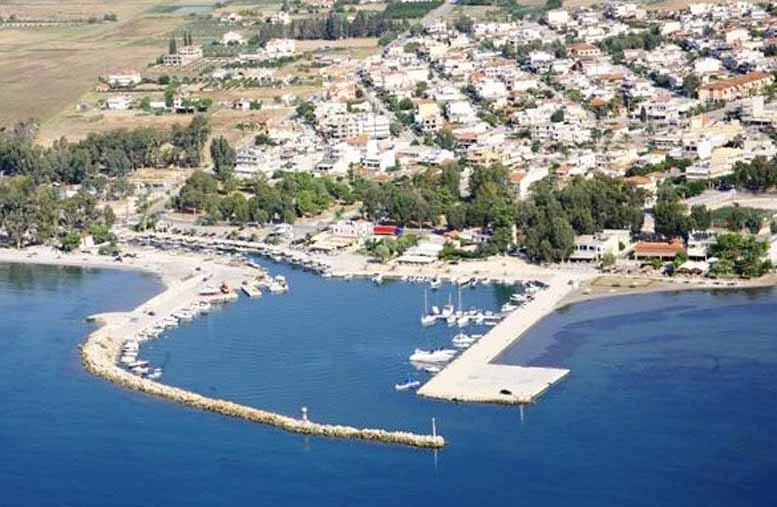 Νέα Κίος: Από γαλάζια καφέ η θάλασσα – Τι συνέβη; – Δείτε το Βίντεο
